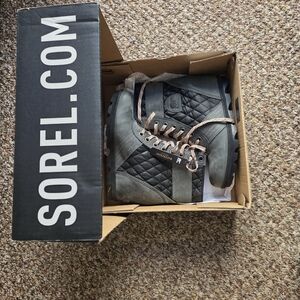 SOREL Black & Gray Quilted Boots with Tan Peach Laces - Waterproof - NIB